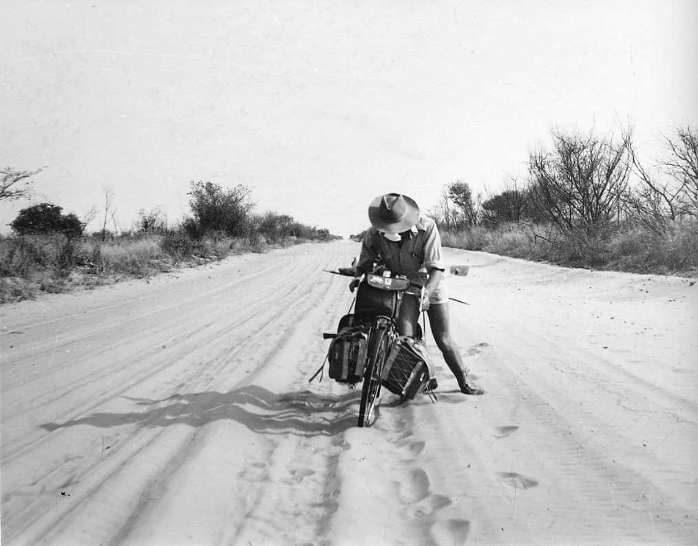 Joël Lodé en 1978 dans le Kalahari